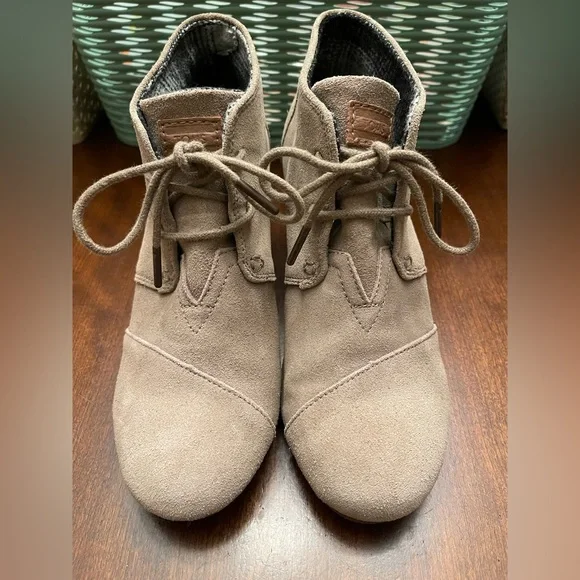 Toms Desert Wedge Lace Up Suede Booties - Picture 2 of 9